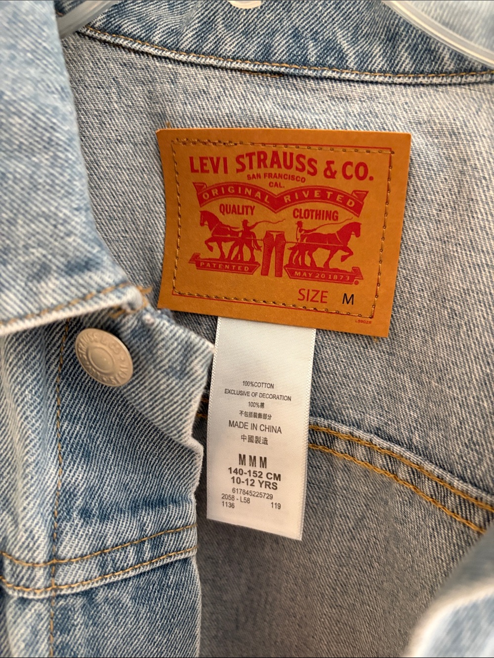 Levi's Light Blue Women’s Denim Jacket - Classic Trucker Look - Picture 3 of 4